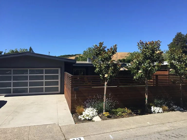 819 E Blithedale Ave — Photo 2