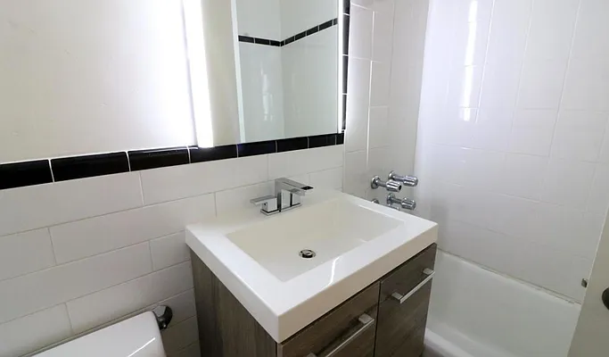 Rented by Avenues Real Estate | media 9