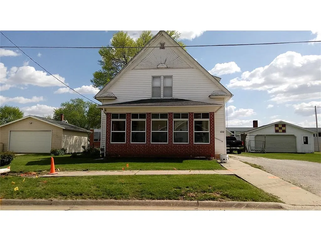 122 Moothart St photo 1