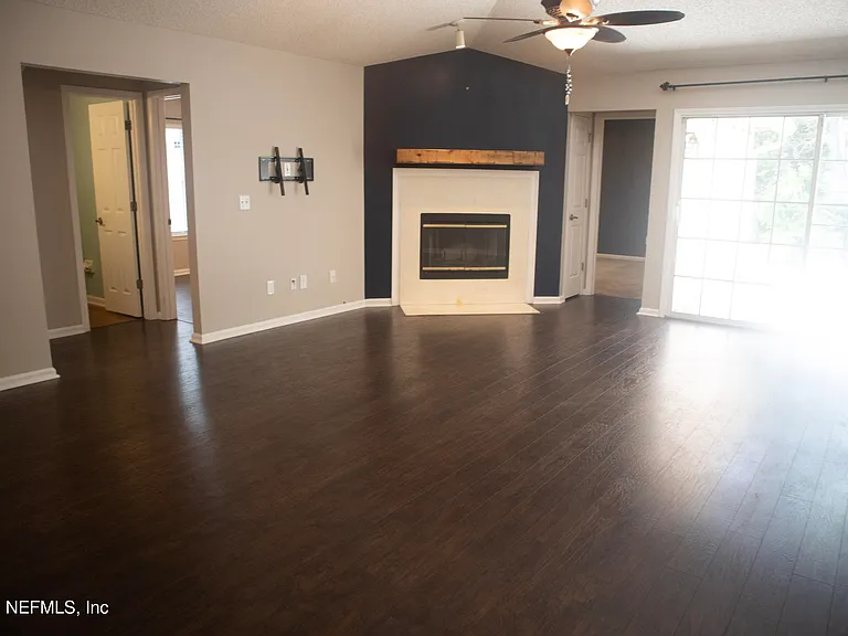 1714 Ashmore Green Dr — Photo 5