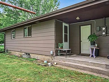 3rd image of 800-802 Parkview Ln #2