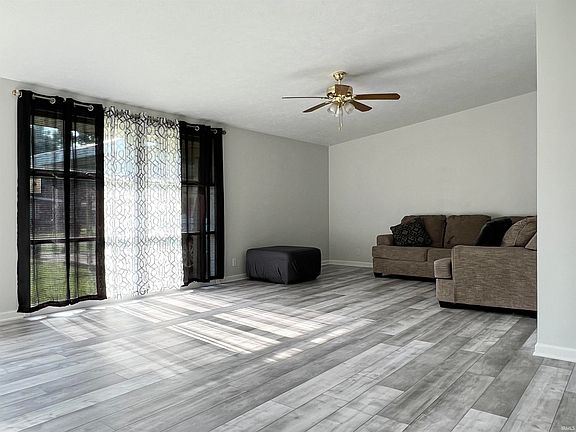 4th image of 717 Whitehall Dr