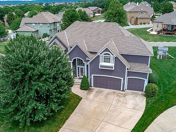 2nd image of 1417 NE Tara Ct