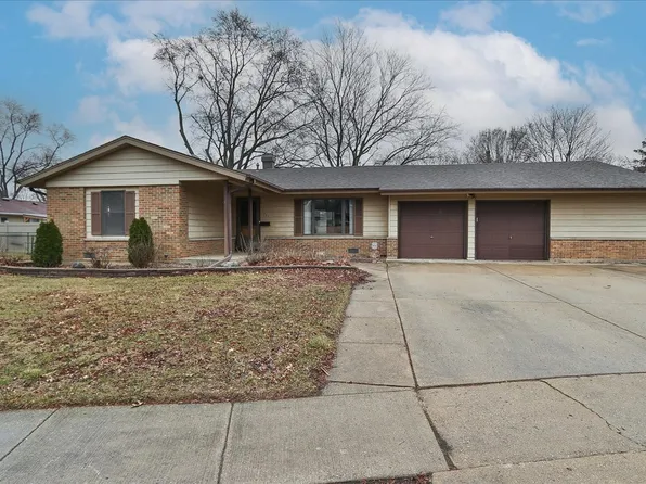 581 Dogwood Trl, Elk Grove Village, IL 60007