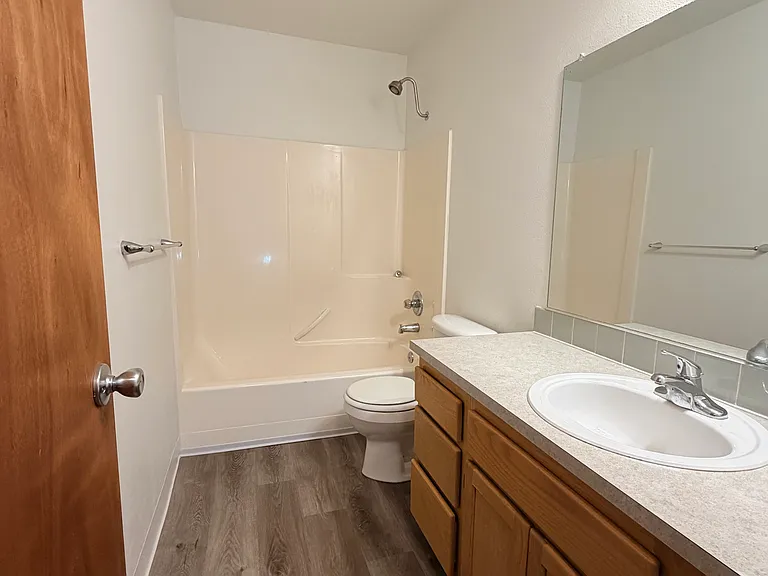 8430 NE Knott St #A — Photo 5