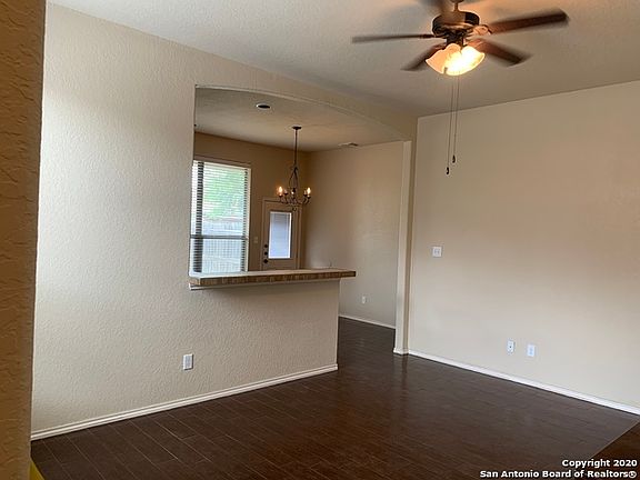 2nd image of 553 Creekside Cir