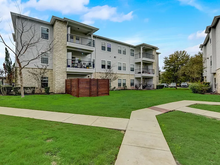 Oasis at Plum Creek Apartments — Photo 11