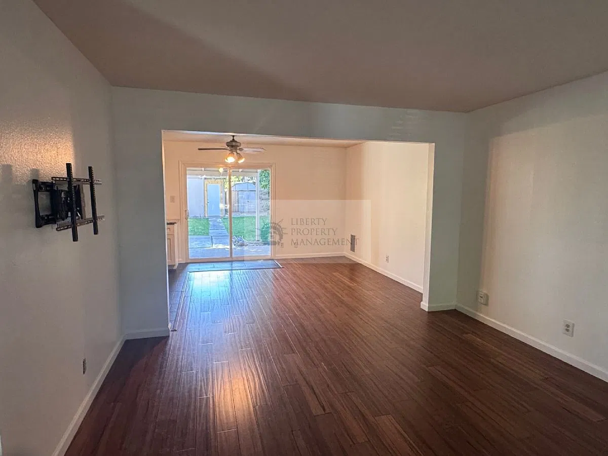 3 bed, 1.5 bath, 1343 sqft, $2,250 — Photo 4