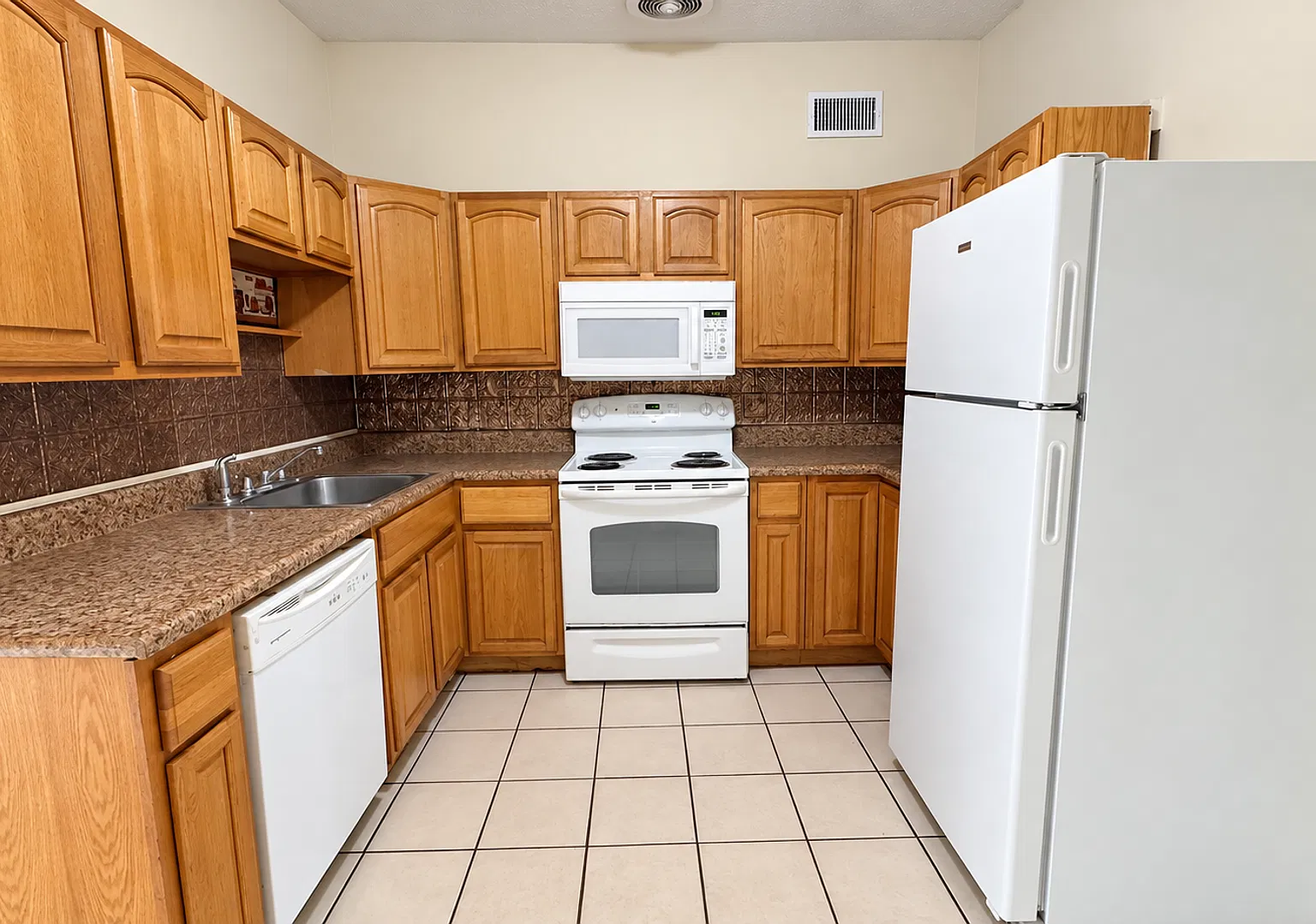 Charming 3-Bedroom Northside Home With Fenced Backyard & Built-In Storage — Photo 4