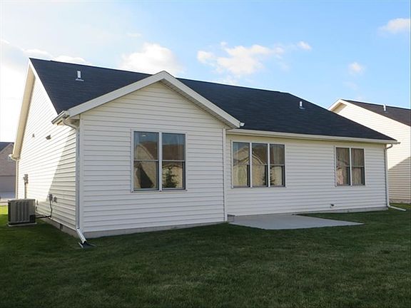 3rd image of 26368 Whitewater Dr