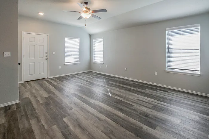 3 bed, 2.0 bath, 1235 sqft, $1,700 — Photo 2