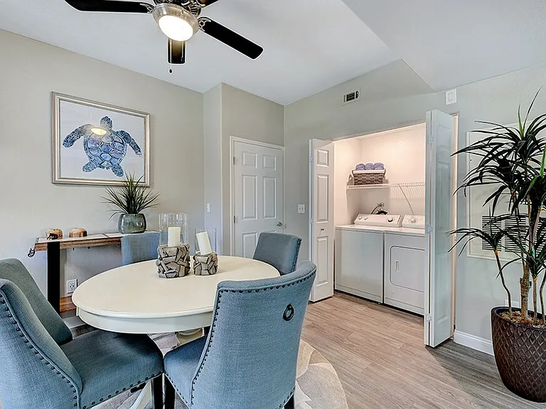 Canyon Villas Apartments — Photo 6