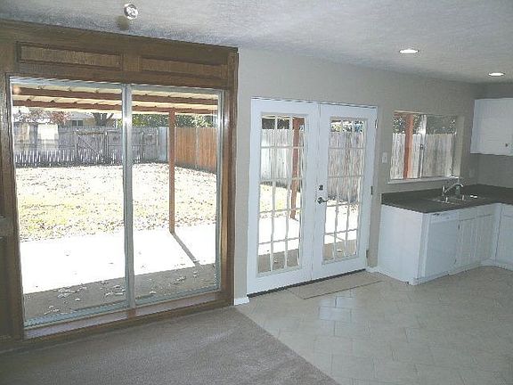 5th image of 738 Dewberry Dr