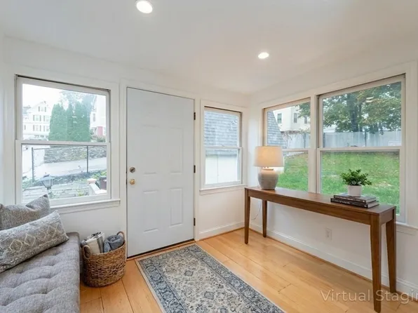 4 Clark St, Amesbury, MA 01913