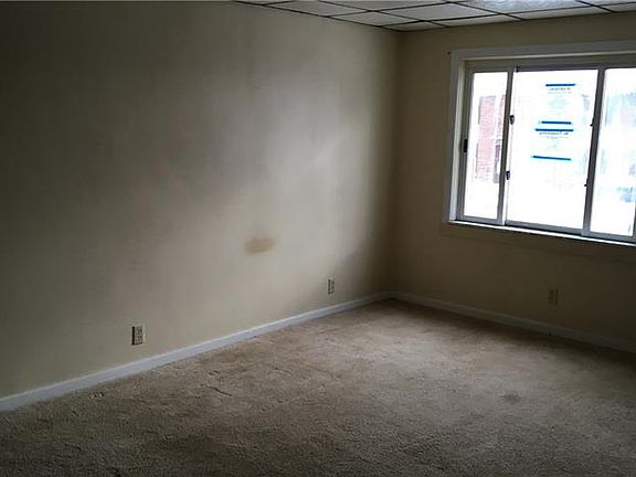 5th image of 2537 Baker St