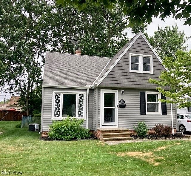 1st image of 32212 Dickerson Rd
