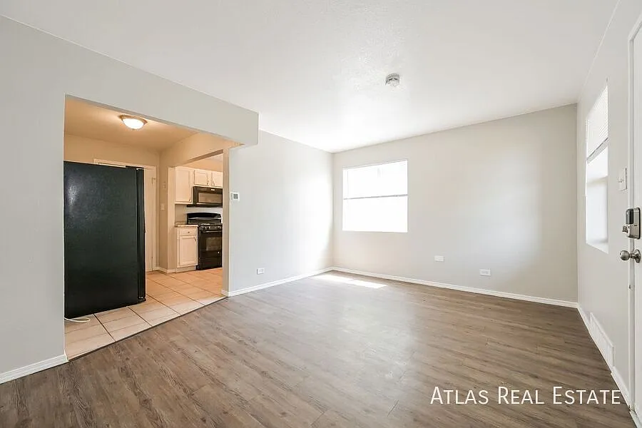 Coming Soon! Charming Bungalow for Rent in Prime Denver Location! 3450 N Birch St — Photo 3