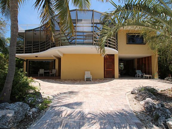 4th image of 220 Treasure Harbor Dr