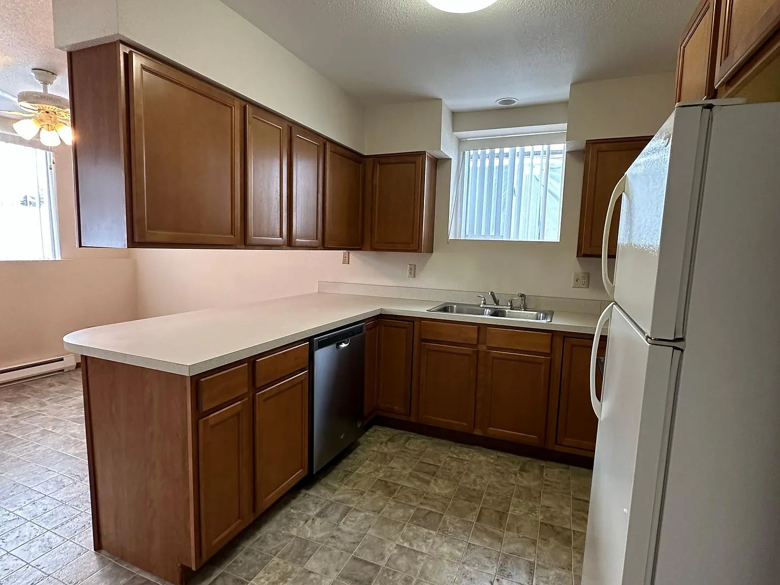 2 bed, 1450 sqft, $1,500 — Photo 3