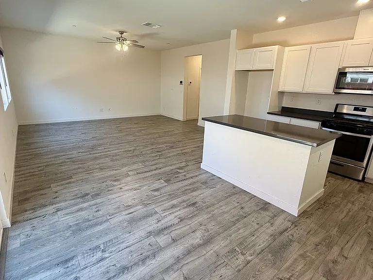 975 Franklin St — Photo 14