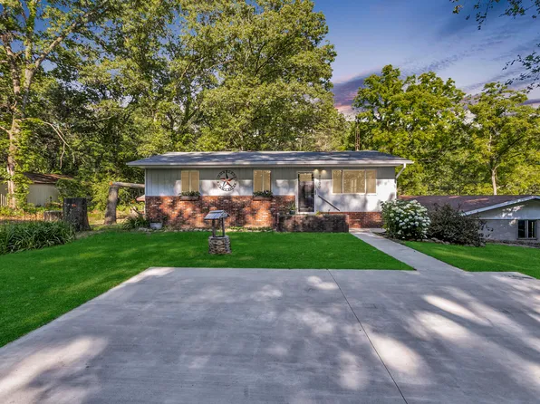 8600 Abbey Rd, Jackson, MI 49201
