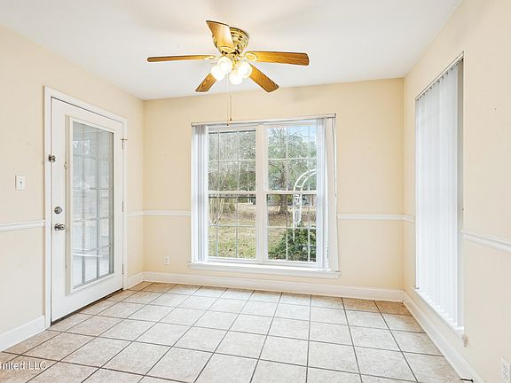 5th image of 211 Hilltop Dr