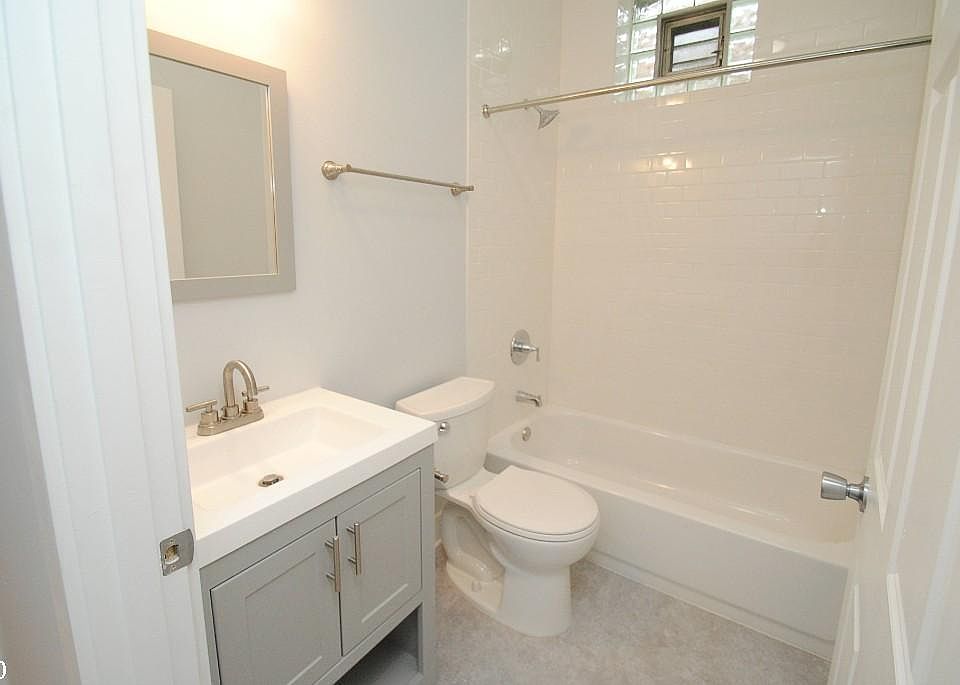 1st image of 870 W Buckingham Pl #1311