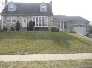 3141 Maple Rd, Huntingdon Valley, PA 19006
