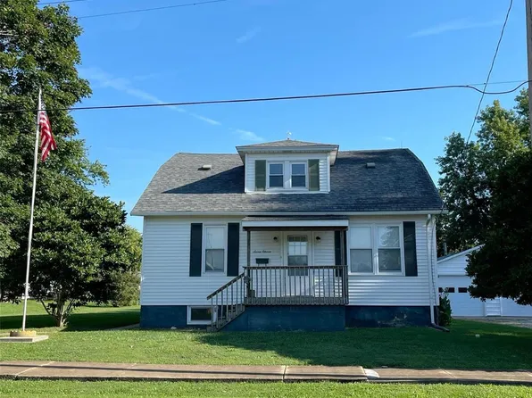 711 E First North St, Mount Olive, IL 62069