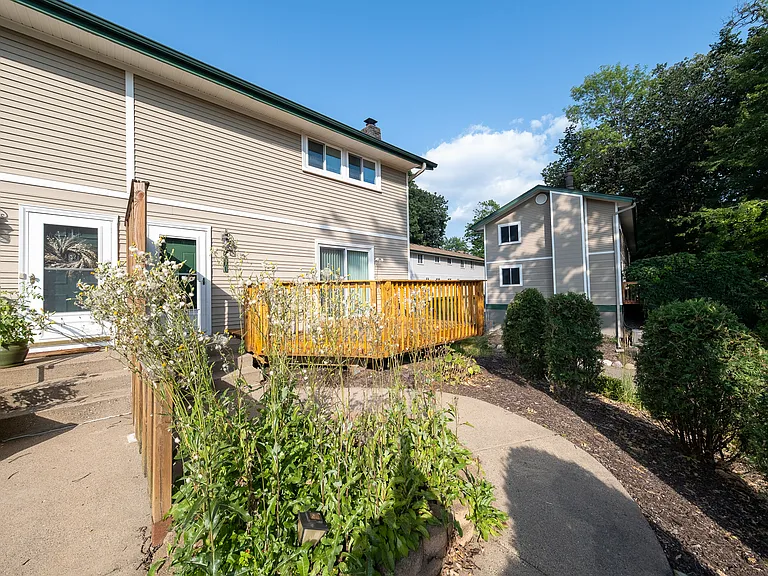 2701 Upland Ct N — Photo 18