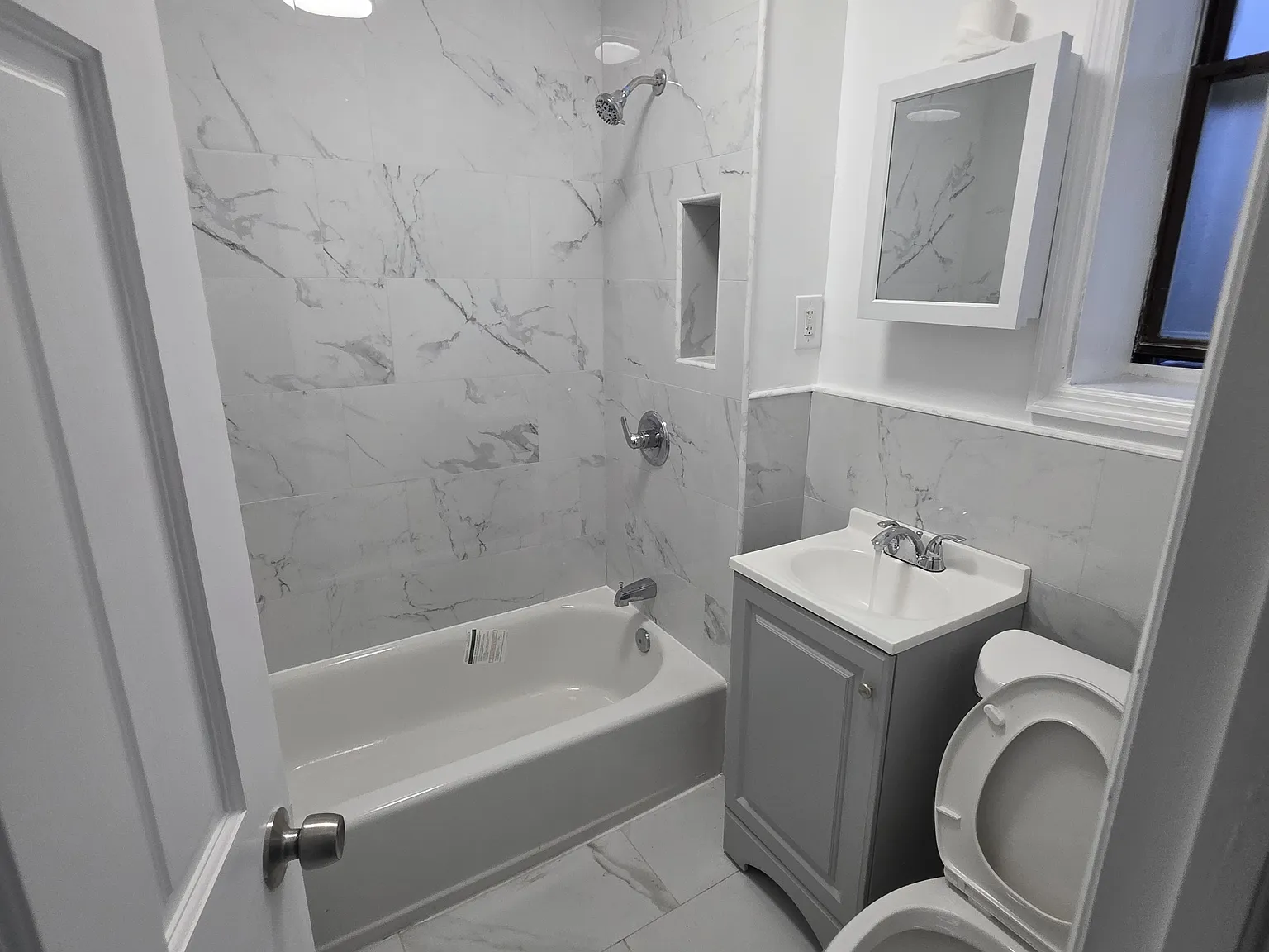 4 bed, $3,550 — Photo 3