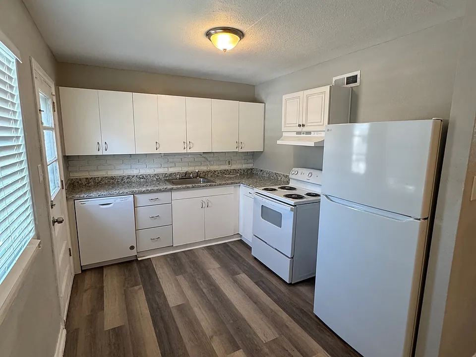 329 Dauphin Ln