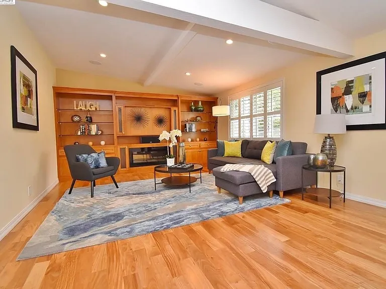 25354 Rick Way — Photo 4