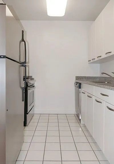 150 E 44th St #35E — Photo 5