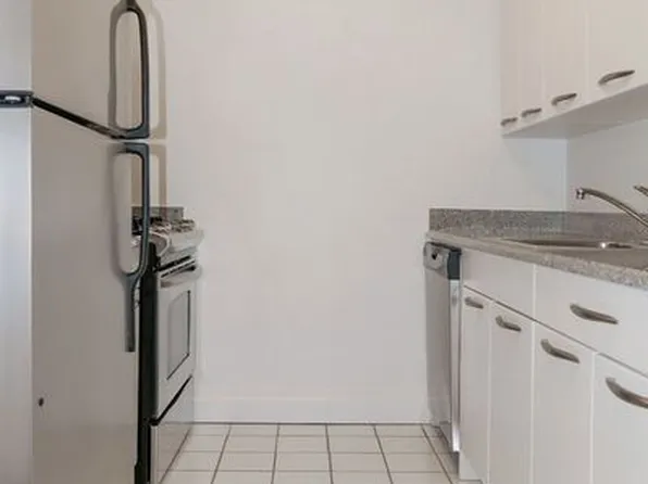 150 East 44th Street image 4 of 20