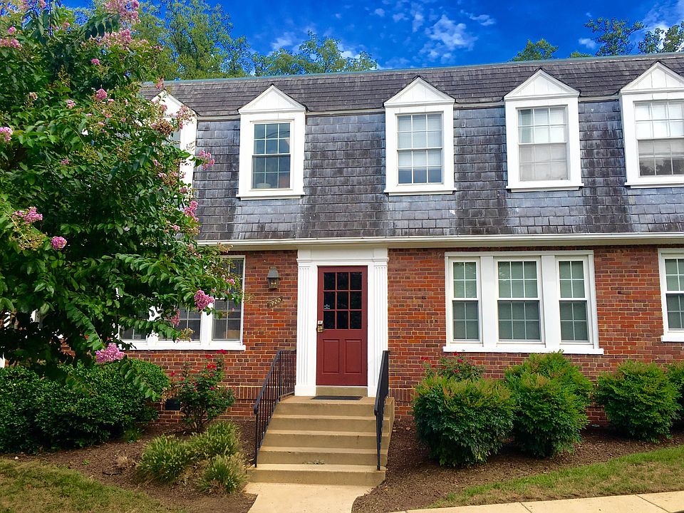 2nd image of 1900 Key Blvd #9457