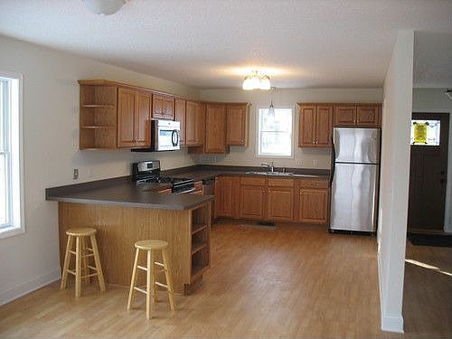 2nd image of 443 Bernard St E