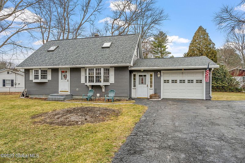 3rd image of 27 E Wiggand Drive