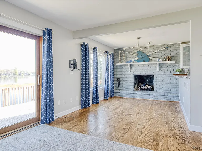 10094 Elizabeth Lake Rd — Photo 5