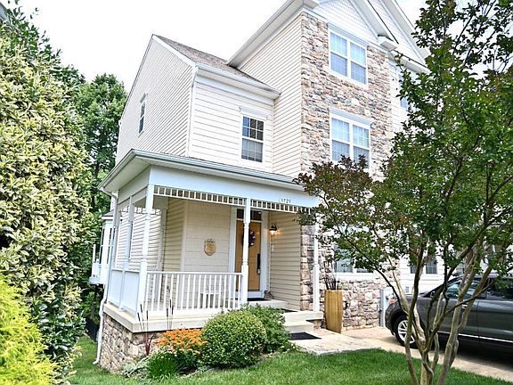 4th image of 3729 Bedford Dr