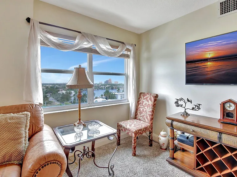 2555 NE 11th St #Penthouse 09 — Photo 5