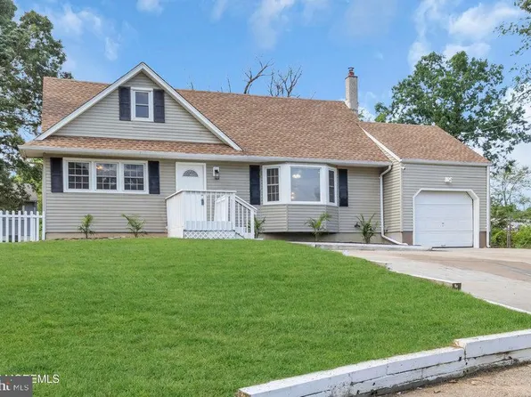 14 Regal Ct, Toms River, NJ 08753