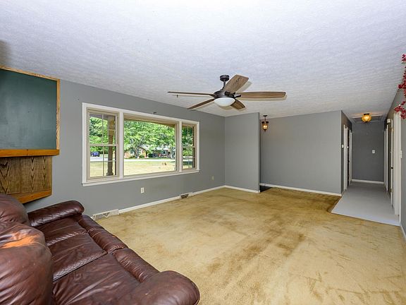 4th image of 213 Oakland Dr