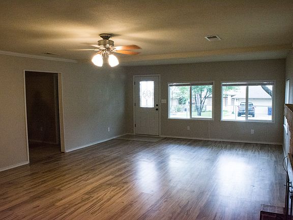 3rd image of 271 Harbor Dr