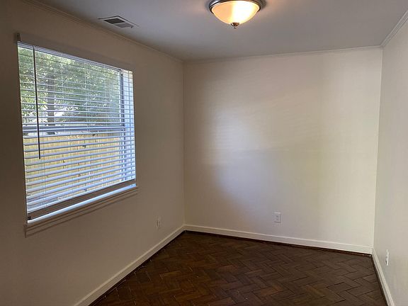 Separate Dining Area, rare for crestline park