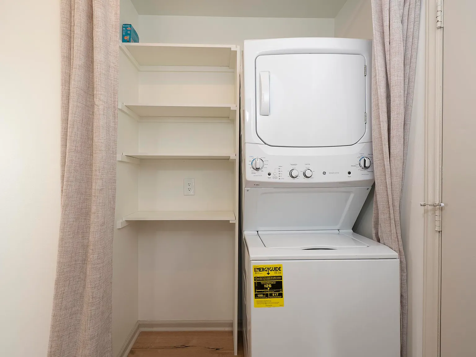 2 bed, 900 sqft, $1,600 — Photo 2