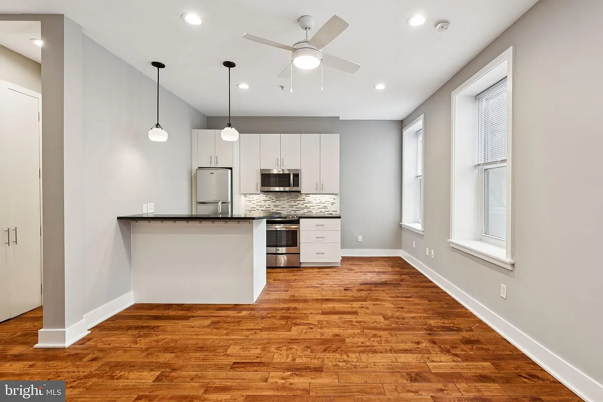 Building Photo - 126 S 16th St #3R