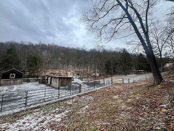 42nd image of 587 Point Rd