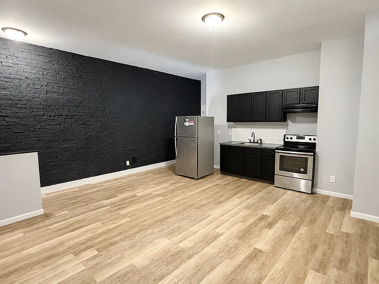 5040-5042 Lotus Ave #5042-2E — Photo 12