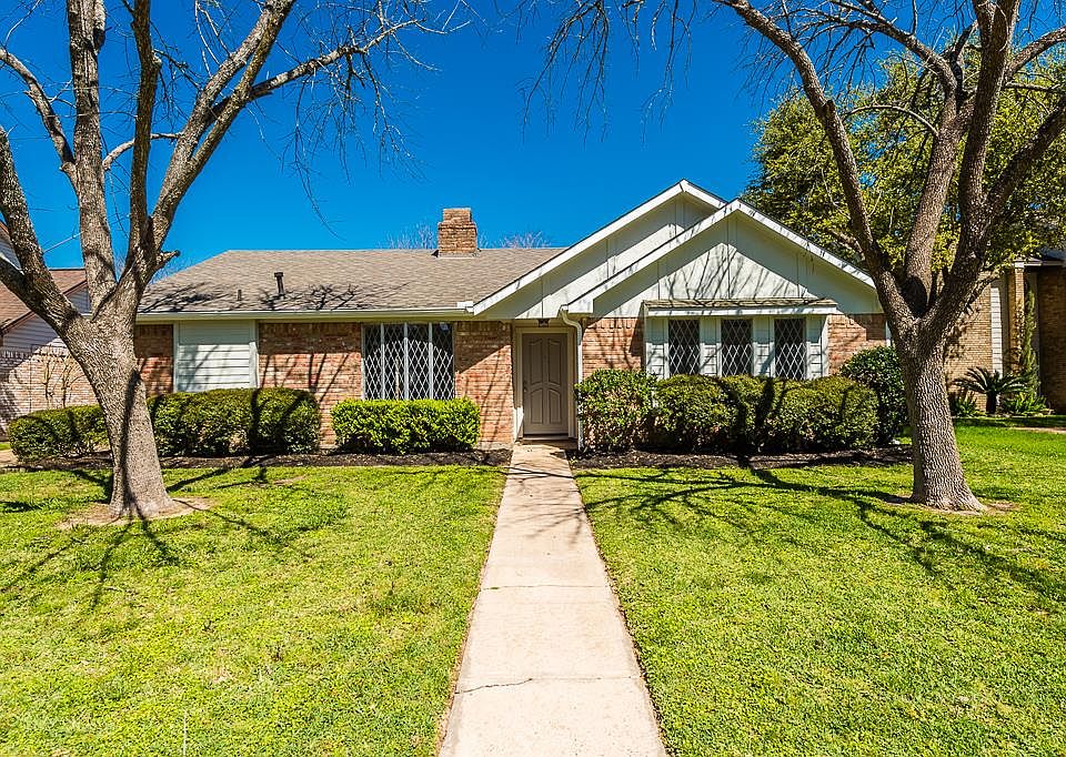 1st image of 21410 Park Mount Dr